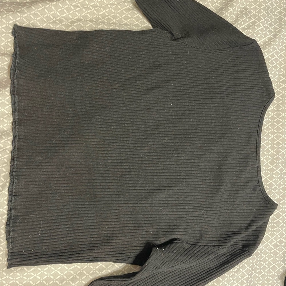 Black long sleeve crop top